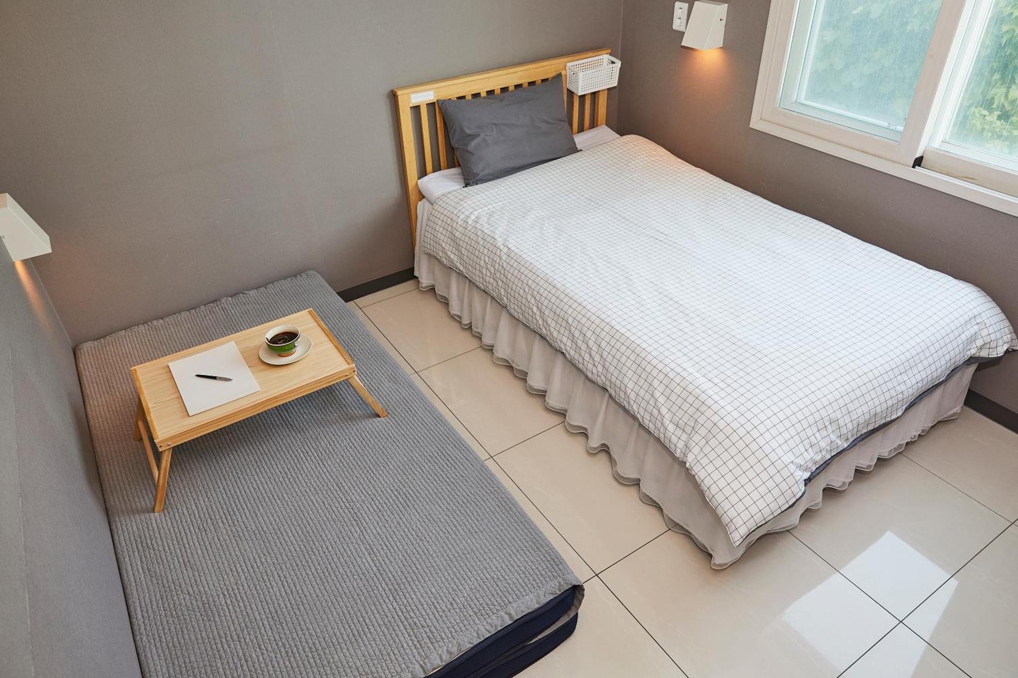 Red-Lighthouse Guest House Сокчхо Номер фото