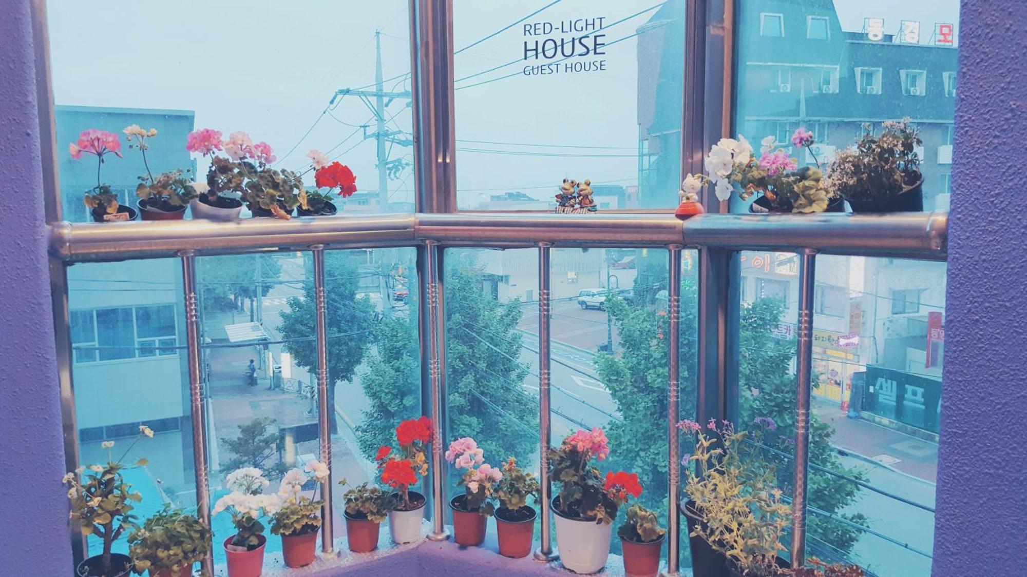 Red-Lighthouse Guest House Сокчхо Экстерьер фото